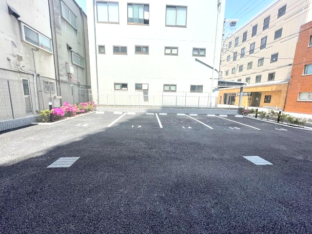 エスリードレジデンス大阪福島の駐車場