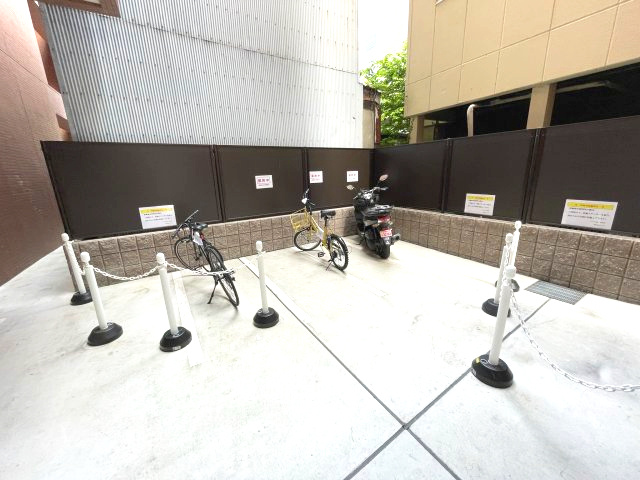 プレジオ本町の駐車場