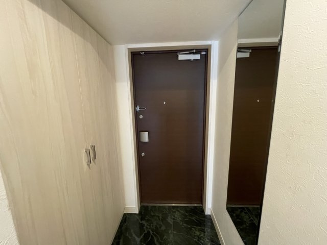 プレジオ本町の玄関