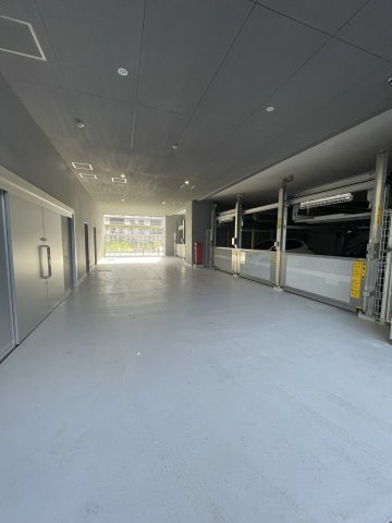 TOPAZ江坂の駐車場