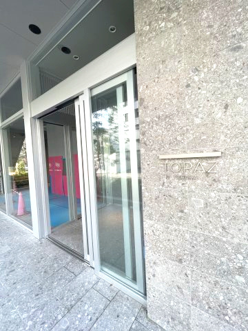 TOPAZ江坂のエントランス