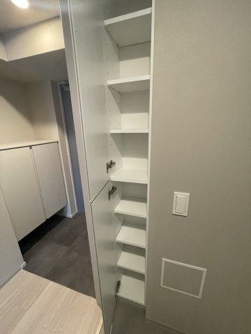 TOPAZ江坂の収納|イメージとして同マンション他部屋を表示しています