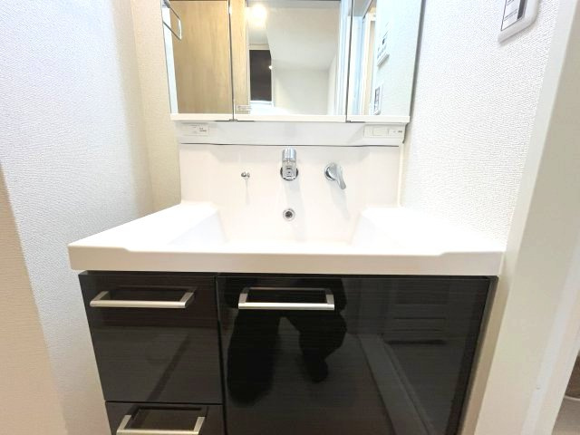 ヴェルメゾン旭町の独立洗面台|イメージとして同マンション他部屋を表示しています