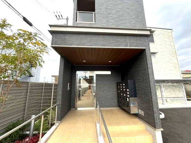 ヴェルメゾン旭町のエントランス