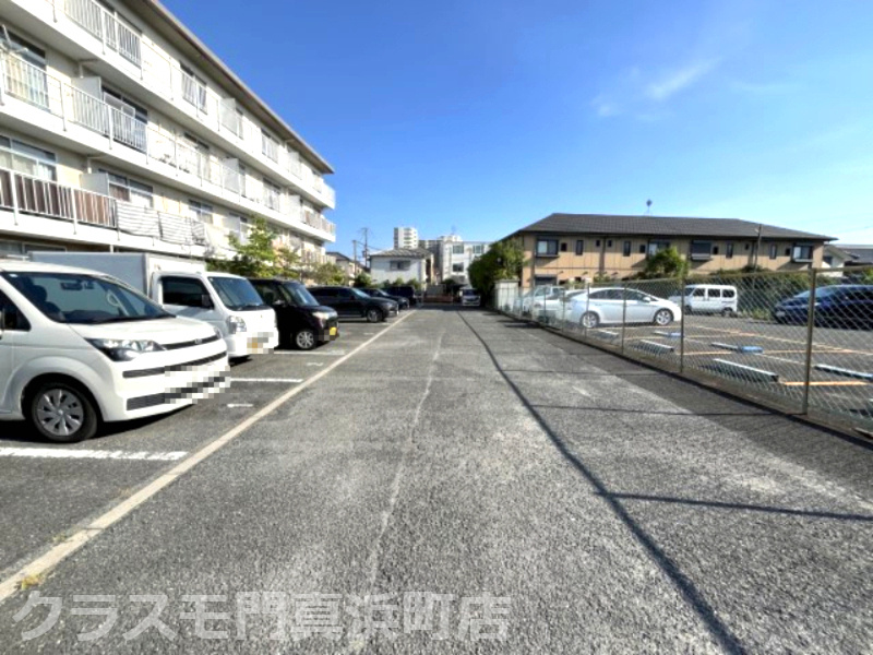 エステートピア小林の駐車場