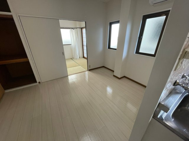 オオバハイツの居間・リビング|イメージとして同マンション他部屋を表示しています