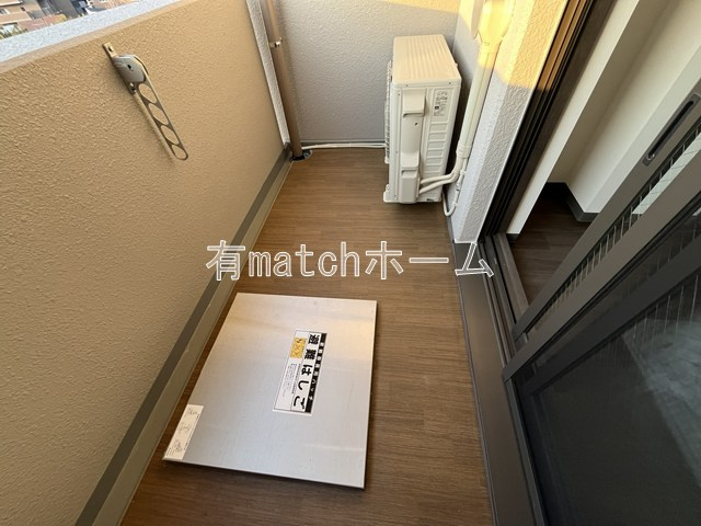ブロード江坂広芝町レジデンスのバルコニー|イメージとして同マンション反転タイプを表示しています