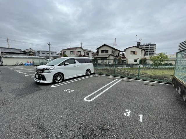 グランドゥール畷の駐車場
