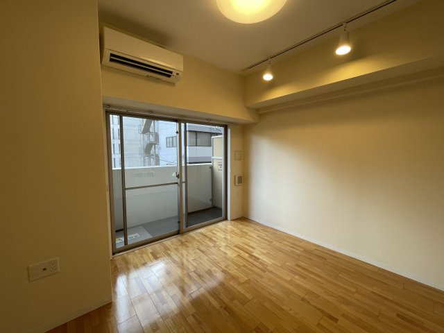 SERENiTE江坂四番館の居間・リビング|(参考)同マンション同間取り他部屋の写真