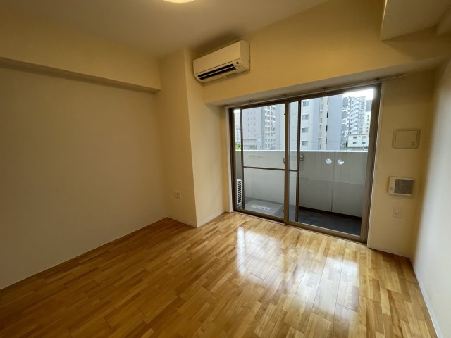 SERENiTE江坂四番館の居間・リビング|(参考)同マンション同間取り他部屋の写真