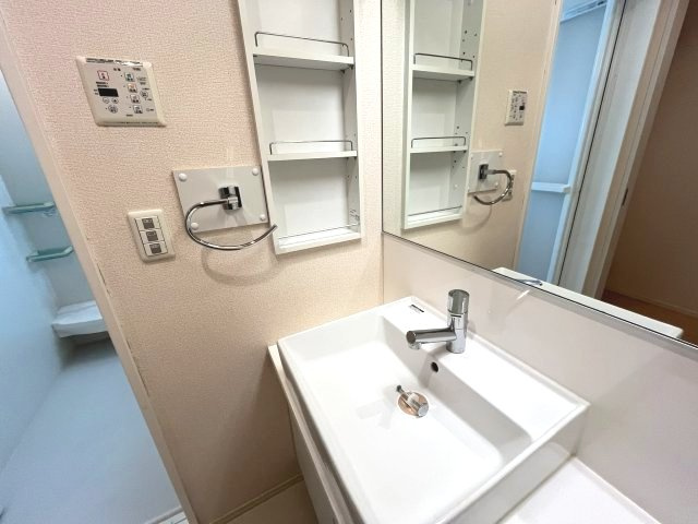 クレヴィアメゾンの独立洗面台|イメージとして同建物他部屋を表示しています