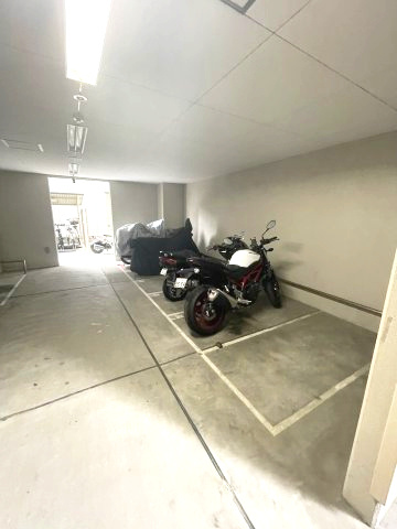 アーデンタワー本町イーストの駐車場