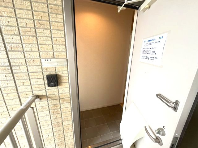 ビュー大久保の玄関