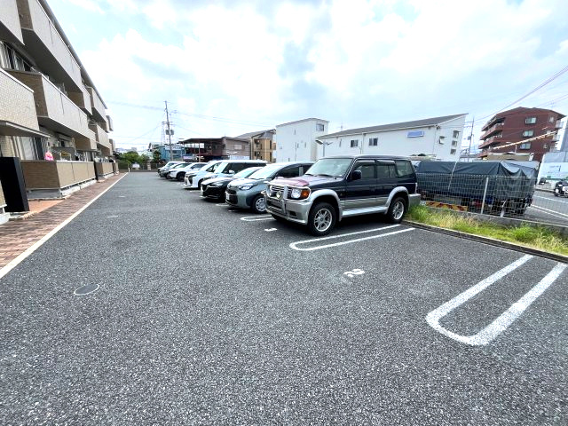 ビュー大久保の駐車場