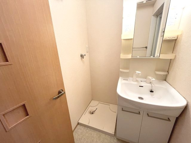 オーシャンコートTの独立洗面台|イメージとして同建物他部屋を表示しています