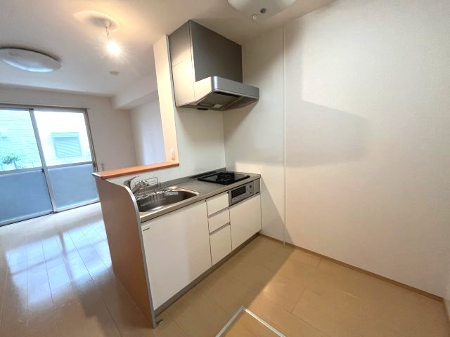 オーシャンコートTのキッチン|イメージとして同建物他部屋を表示しています
