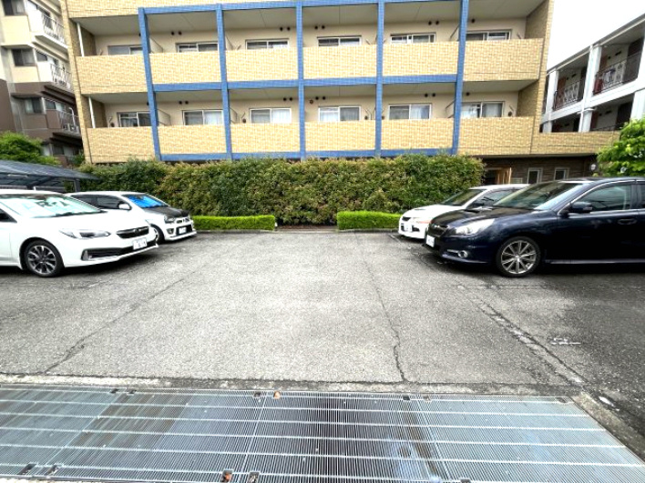 ソレイユ東奈良の駐車場