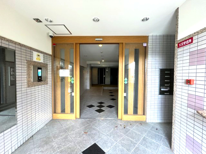 ソレイユ東奈良のエントランス