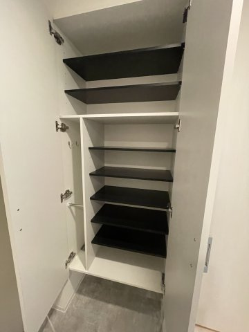 アドバンス江坂ラシュレの収納|反転タイプのお部屋写真です。