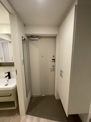 アドバンス江坂ラシュレの玄関