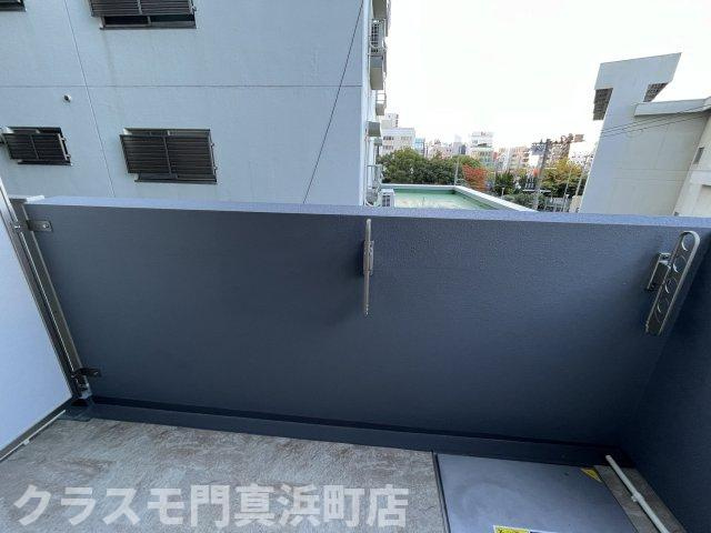 アルティザ江坂のバルコニー
