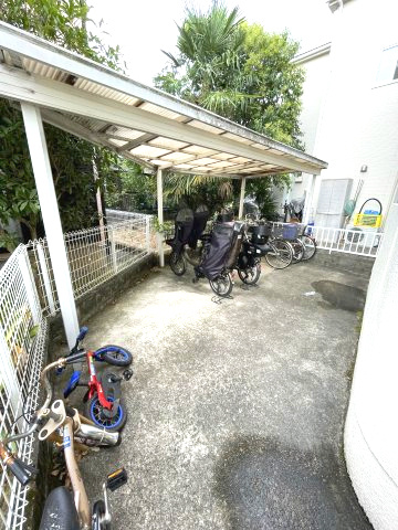 ドミシル谷辻の駐車場