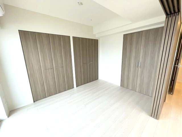 スプランディッド江坂駅前の洋室