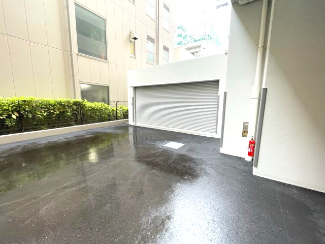 スプランティッド江坂駅前の駐車場