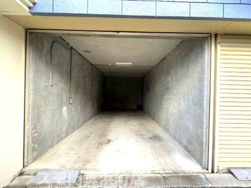 ドミシル並川の駐車場