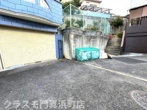 ドミシル並川の駐車場