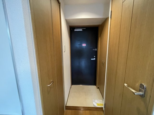 アーデン江坂の玄関