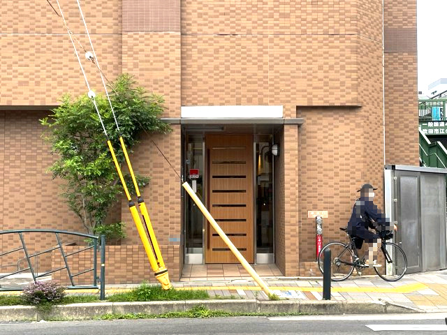 アーデン江坂のエントランス