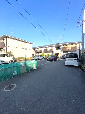 ファミール中Bの駐車場