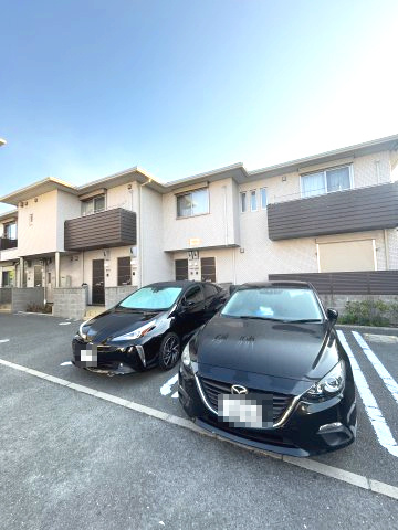 ファミール中Bの駐車場