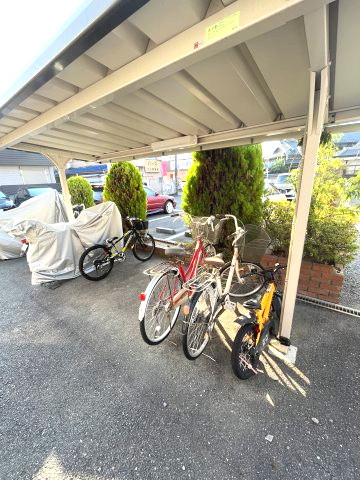 ファミール中Bの駐車場