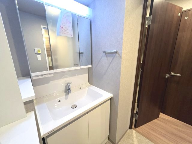 スプランディッド江坂Ⅲ 仲介手数料無料の独立洗面台