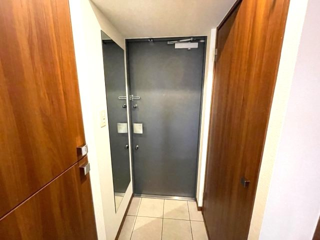 フェニックス日本橋高津の玄関|(参考)同マンション反転間取り他部屋の写真