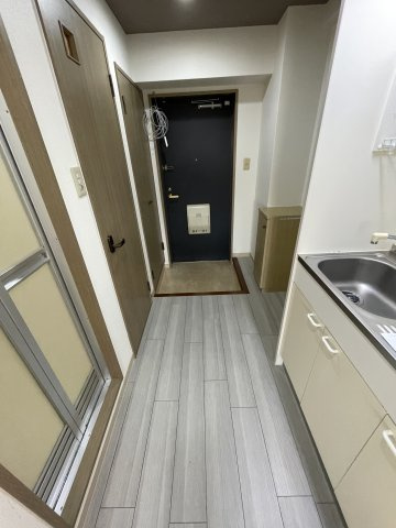 リバーイーストクレムリンの玄関|同マンション反転タイプの間取り写真