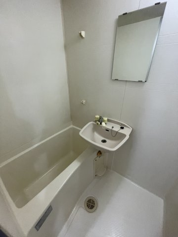 リバーイーストクレムリンの浴室|同マンション反転タイプの間取り写真