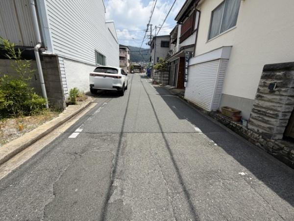 【前面道路含む現地写真】