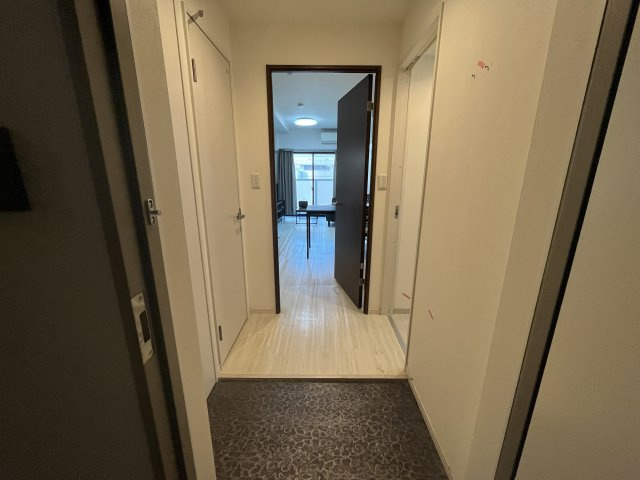 Fortuney江坂Ⅱの玄関|同物件反転のお写真となっております
間取り図を参照してください