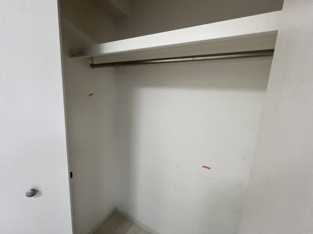 Fortuney江坂Ⅱの収納|同物件反転のお写真となっております
間取り図を参照してください