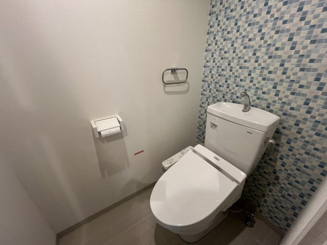 Fortuney江坂Ⅱのトイレ|同物件反転のお写真となっております
間取り図を参照してください