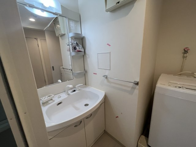 Fortuney江坂Ⅱの洗面所|同物件反転のお写真となっております
間取り図を参照してください