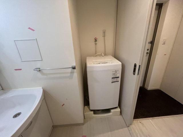 Fortuney江坂Ⅱの洗面所|同物件反転のお写真となっております
間取り図を参照してください