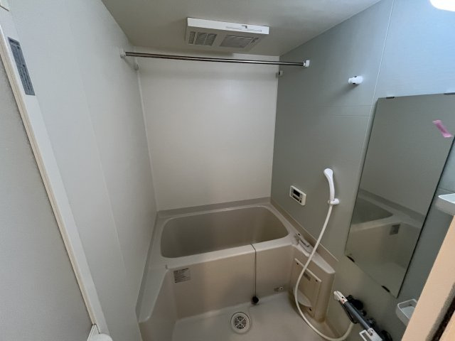 Fortuney江坂Ⅱの浴室|同物件反転のお写真となっております
間取り図を参照してください