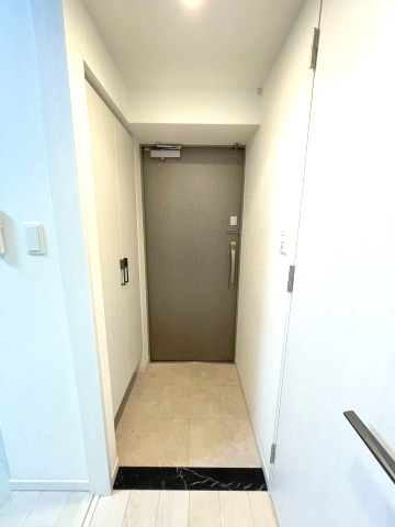 S-RESIDENCE江坂Eminenceの玄関