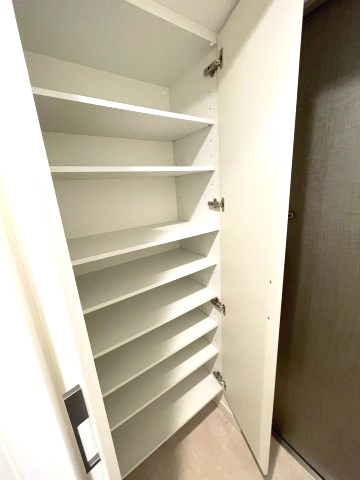 S-RESIDENCE江坂Eminenceの収納|同間取り反転タイプを表示しています