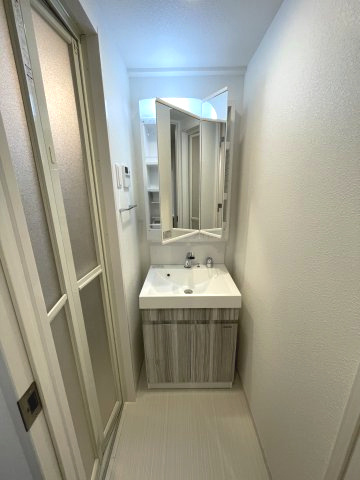 S-RESIDENCE江坂Eminenceの洗面所|同間取り反転タイプを表示しています