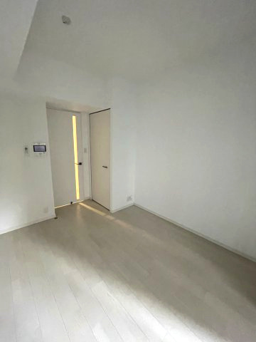 S-RESIDENCE江坂Eminenceの居間・リビング|同間取り反転タイプを表示しています